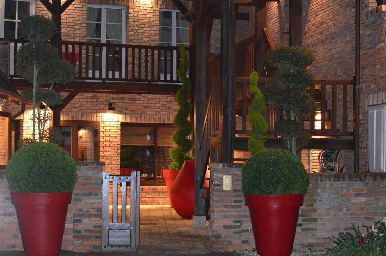 Logis Hotel Auberge Du Cheval Blanc Yvoy-le-Marron Exterior photo